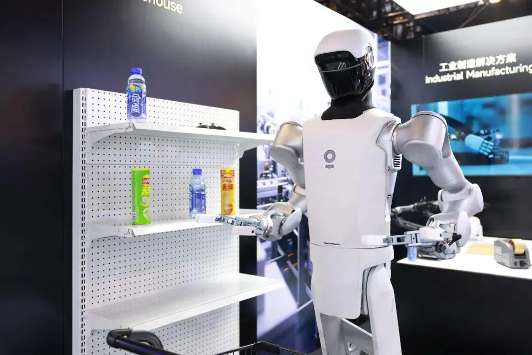 MagicBot D1 Navigates Retail Shelves With Vision-Guided, Force-Controlled Precision Picking