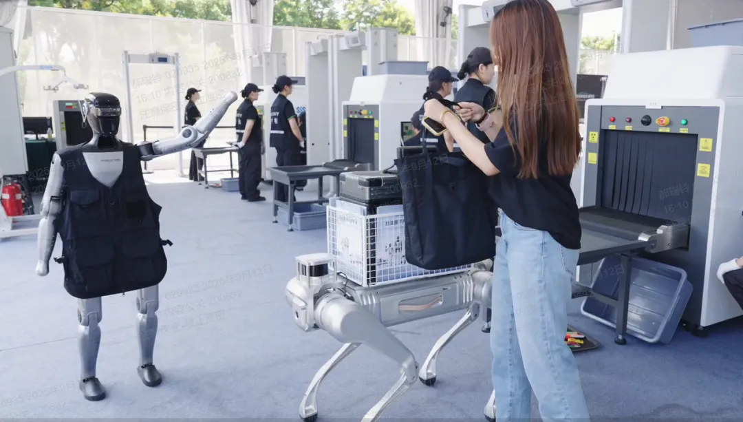MagicBot Z1 and MagicDog-Y1 Form a Complete Reception-to-Delivery Service Loop
