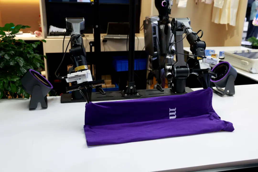 Magic-VLA K02 Hits a 90%+ Success Rate on an Industry-First Long-Horizon Box-Folding and Sealing Task Magic-VLA K02 Hits a 90%+ Success Rate on an Industry-First Long-Horizon Box-Folding and Sealing Task
